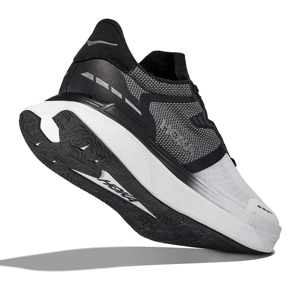 All Gender Transport X Running Shoe - Black/White- Regular (D)