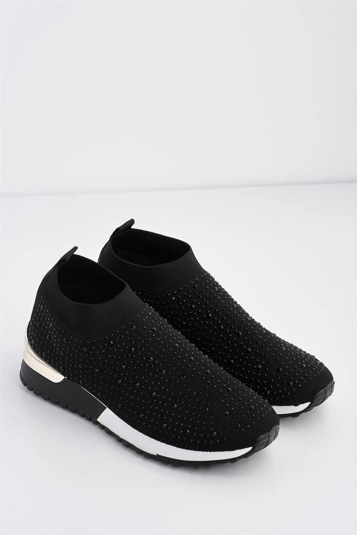 Ari Slip On Trainer in Black