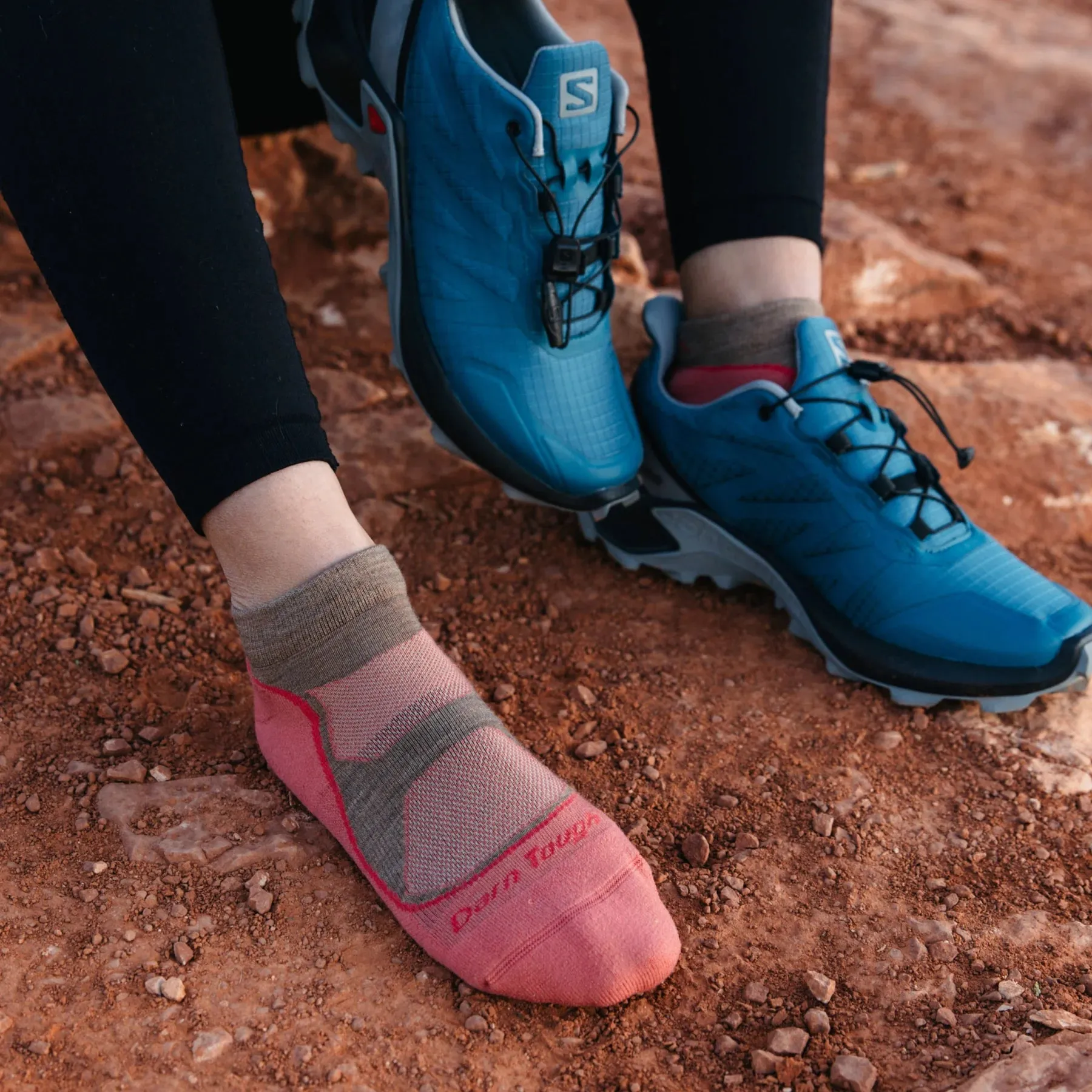 Darn Tough Women's Light Hiker No Show Lightweight with Cushion Socks