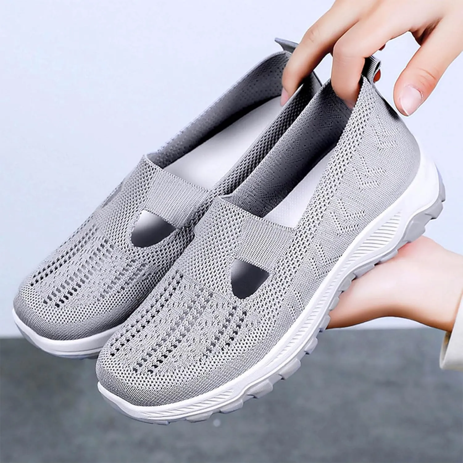 Fashion Summer Women Sports Shoes Flat Bottom Non Slip Mesh Hollow Upper Breathable Soft Women Summer Casual Sandals