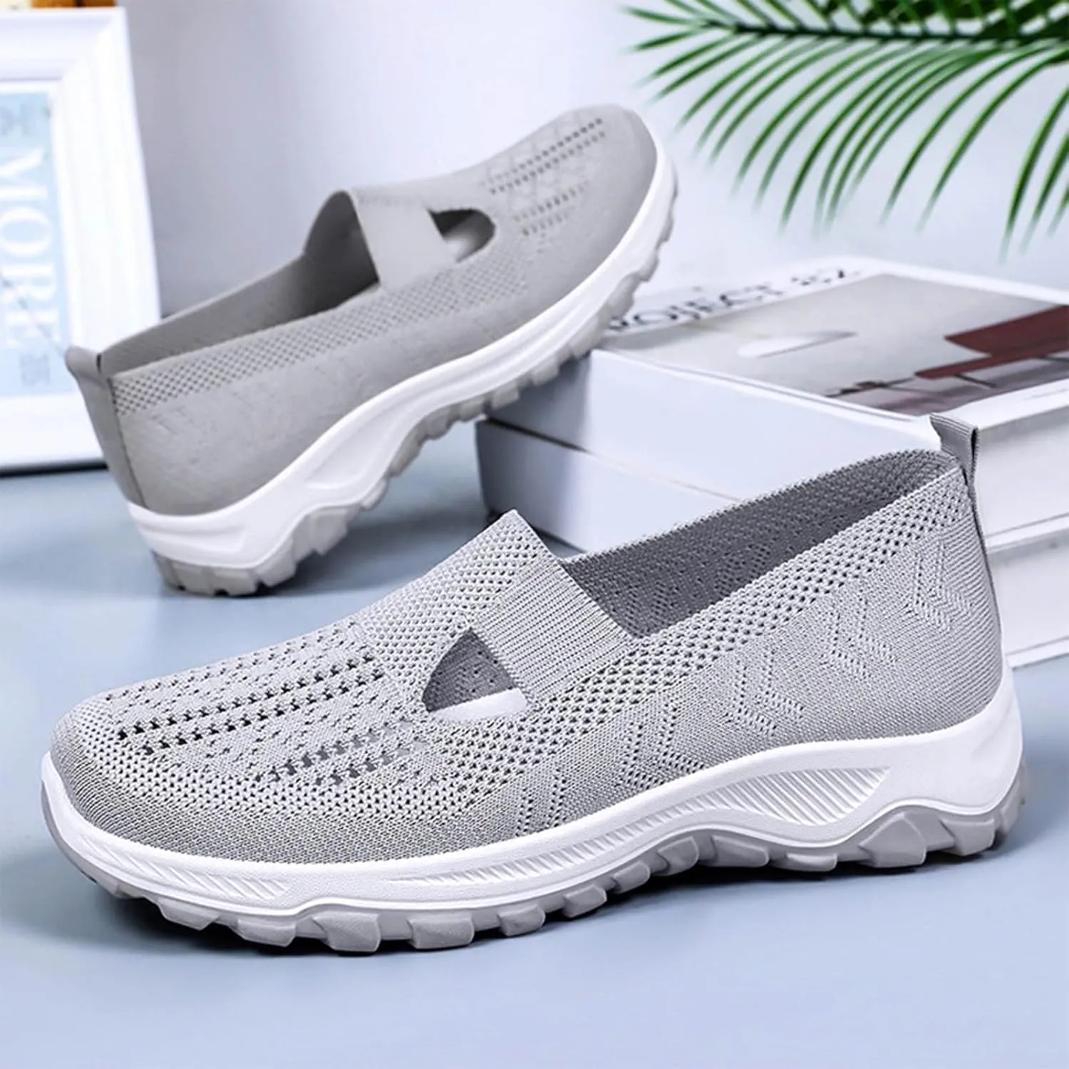 Fashion Summer Women Sports Shoes Flat Bottom Non Slip Mesh Hollow Upper Breathable Soft Women Summer Casual Sandals