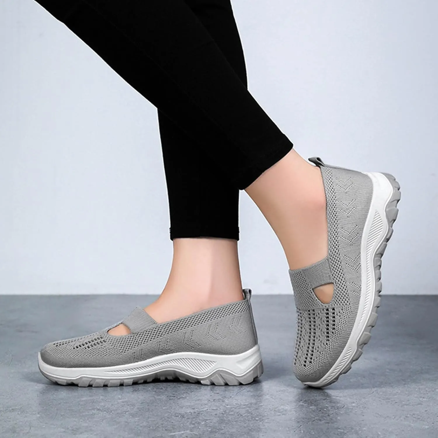 Fashion Summer Women Sports Shoes Flat Bottom Non Slip Mesh Hollow Upper Breathable Soft Women Summer Casual Sandals