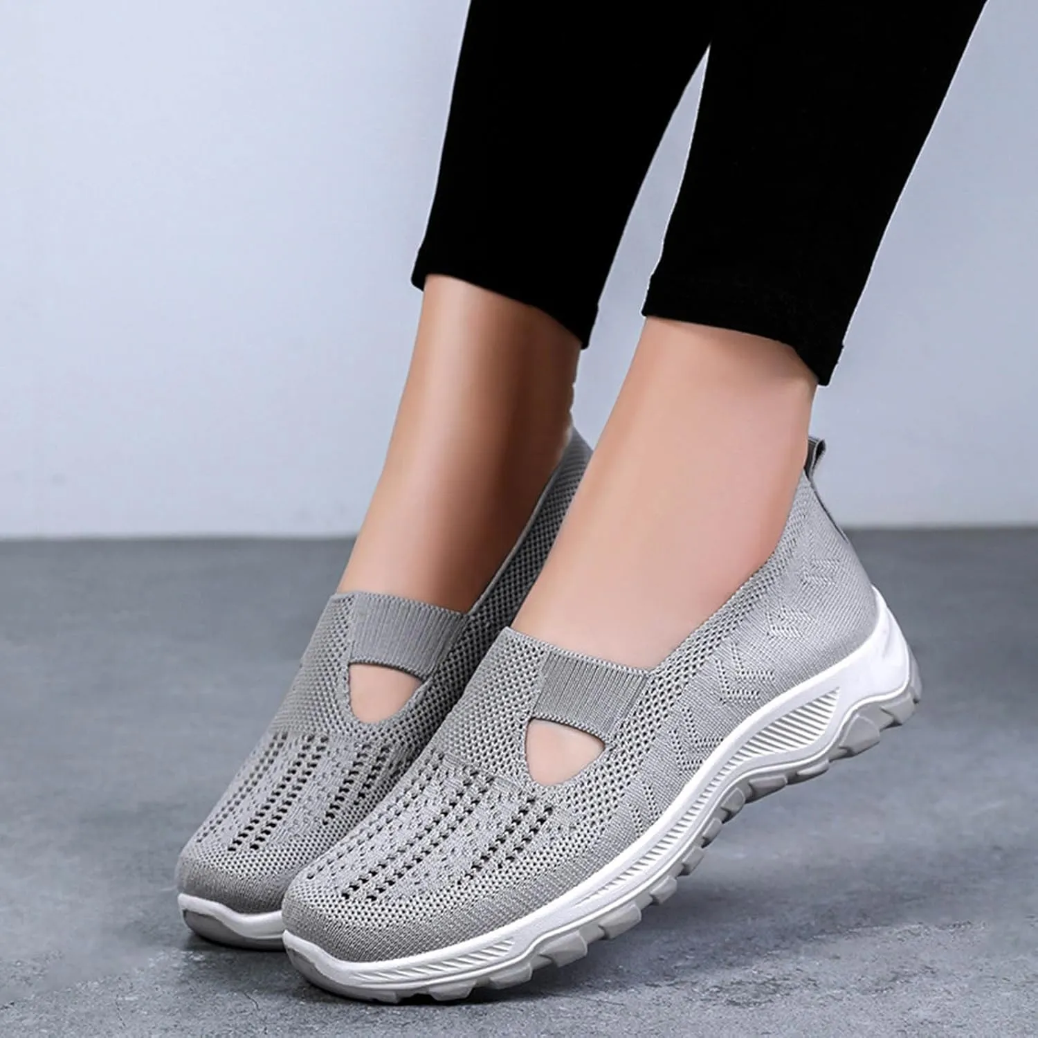 Fashion Summer Women Sports Shoes Flat Bottom Non Slip Mesh Hollow Upper Breathable Soft Women Summer Casual Sandals