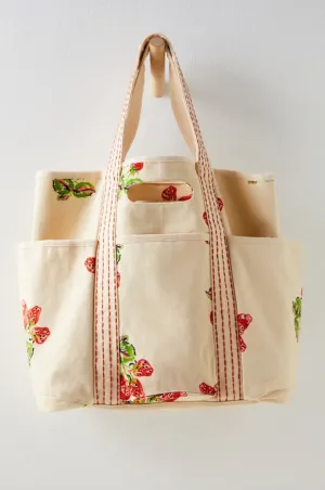 FREE PEOPLE CARAVAN TOTE IN STRAWBERRY