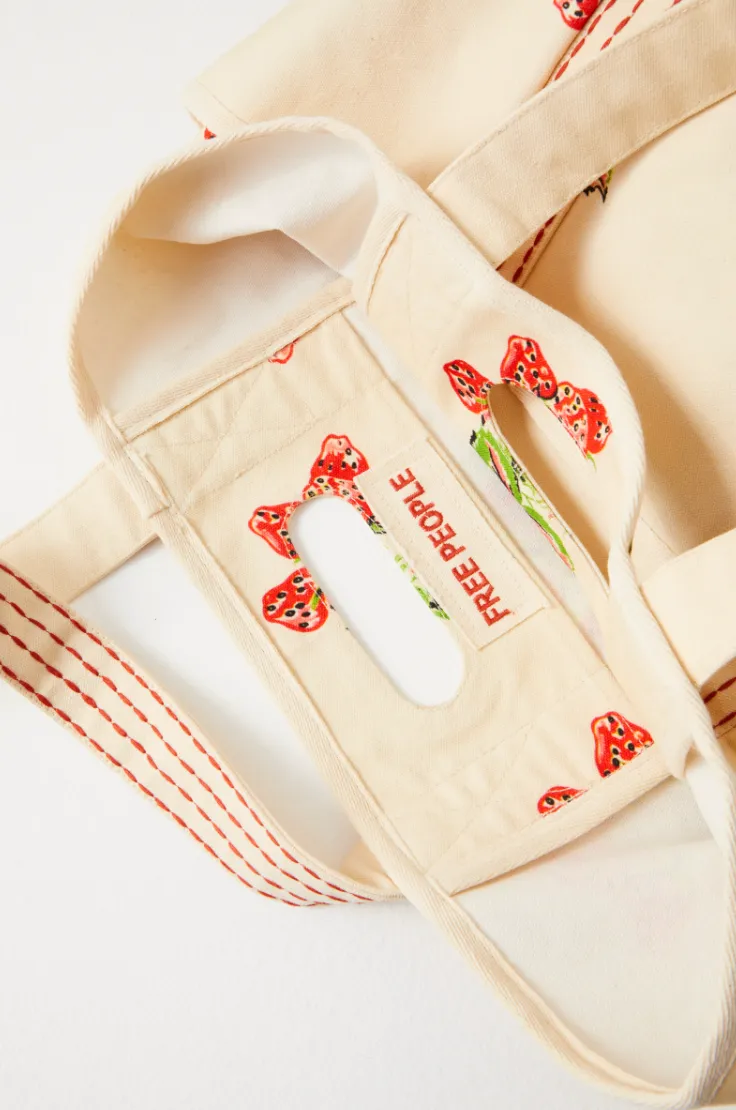 FREE PEOPLE CARAVAN TOTE IN STRAWBERRY