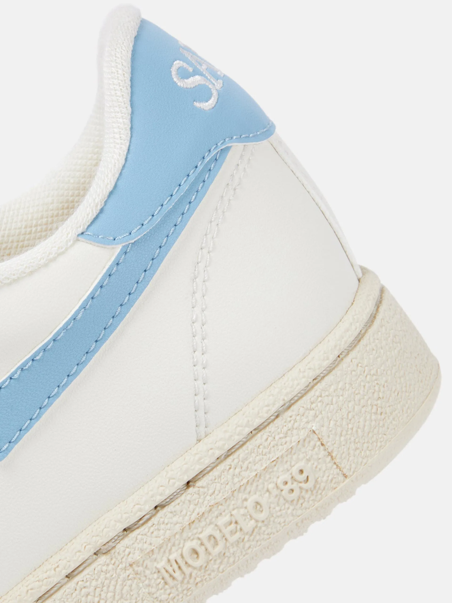 Modelo '89 strap trainer in sky blue